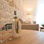 Summer Cave In Center Appartement