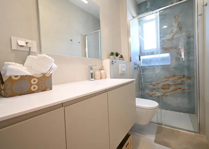 Summer Cave In Center Apartment