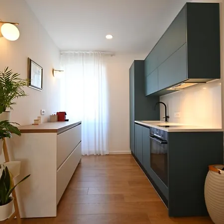 Summer Cave In Center