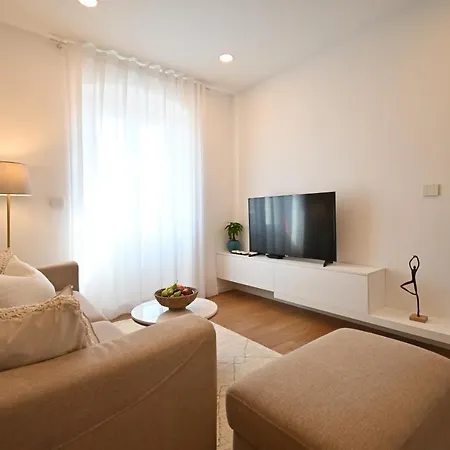 Summer Cave In Center Apartment