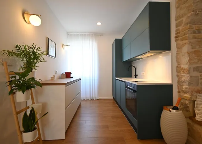 Summer Cave In Center