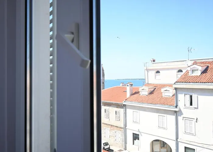 Summer Cave In Center * Poreč